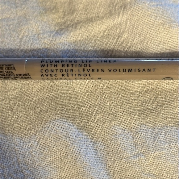 Avon Plumping Lip Liner With Retinol (color on pkg).11 oz - Picture 2 of 2